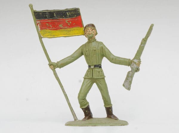 Comansi (Spain) 70mm German Standard Bearer - UNPAINTED Base