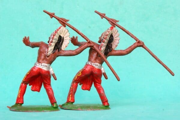 NEW! Cherilea 50mm Indians with Spear - Matching RED Paint - Image 3