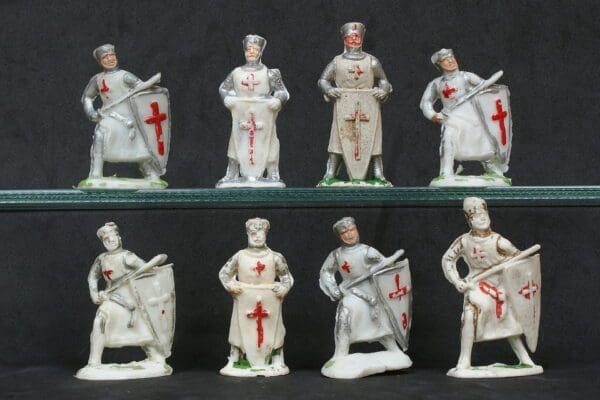 NEW! Cherilea 50mm Crusaders - Includes SQUARE Base!