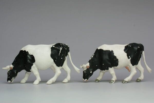 SOLD Lead Mould SMOOTH Plastic Friesian Cow Feeding 1958 - Image 3