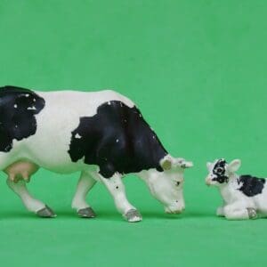SOLD Britains SMOOTH Plastic Friesian Cow Feeding & Calf