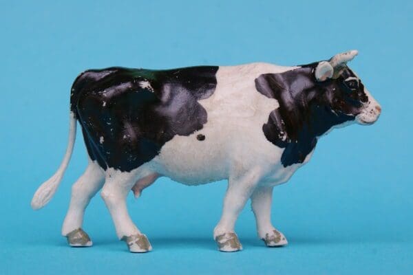 SOLD Britains Lead Mould Cow - Early SMOOTH Plastic