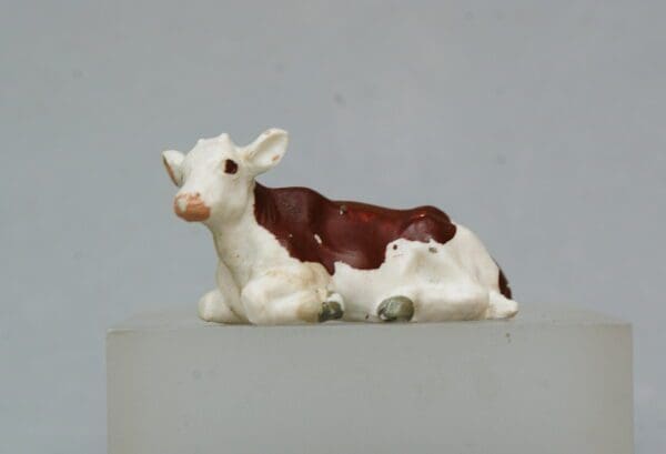 SOLD Britains SMOOTH Plastic Ayrshire Calf Lying - Superb!
