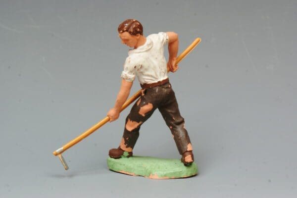 Herald Farm Labourer (White Shirt) with Hoe - Image 3
