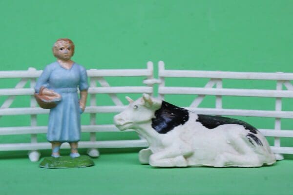 Taylor & Sons Farm Lying Cow (Friesian) & Farmer's Wife