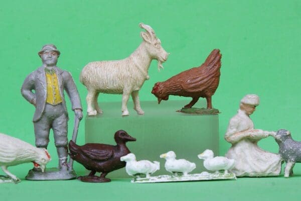 Taylor & Sons Farm Series - DARK BROWN Duck!