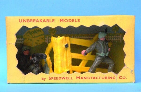 SOLD Speedwell Battle Series - 3-Bar Gate & 2 Soldiers