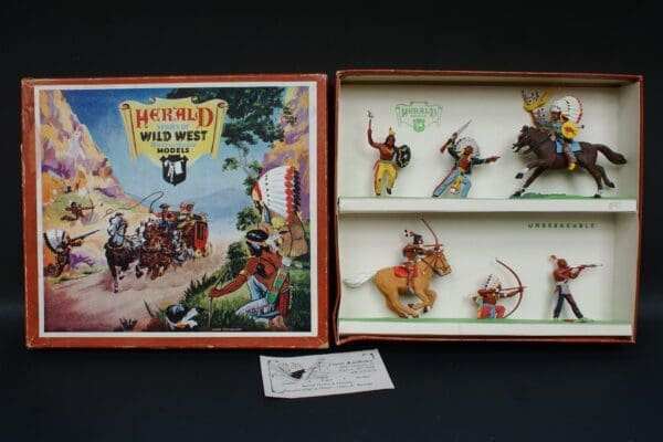 SOLD Herald Mounted & Dismounted Indians - Box Set