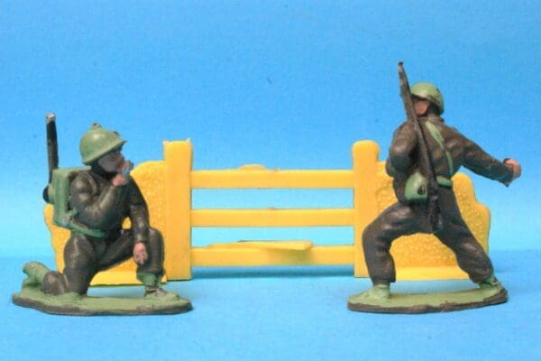 SOLD Speedwell Battle Series - Hedge Stile & 2 Soldiers