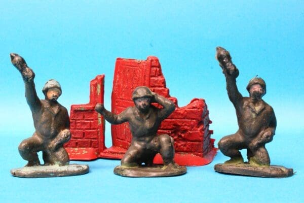 SOLD Trojan American Soldiers Mortar & Firer Figures