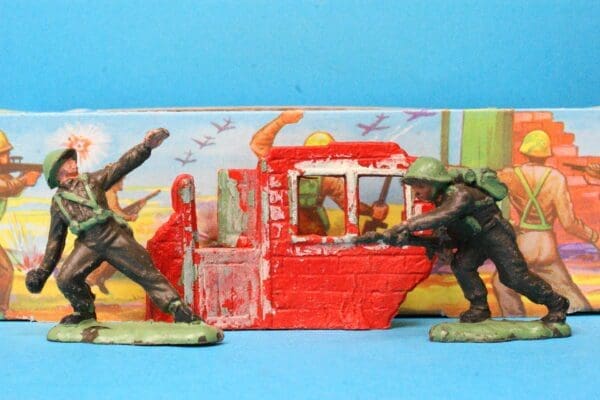 SOLD Speedwell Battle Series - Stable Door & 2 Soldiers