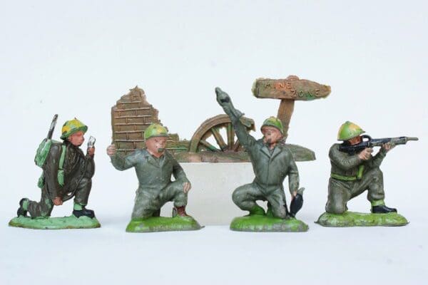 SOLD VP Battle Series Mortar Crew & Mine Zone Accessory