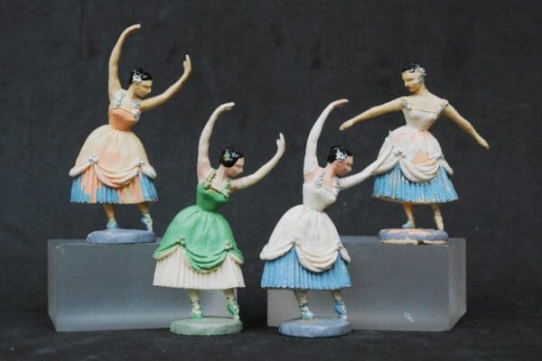 SOLD Herald Corps-de-Ballet - Includes Sought After GREEN!