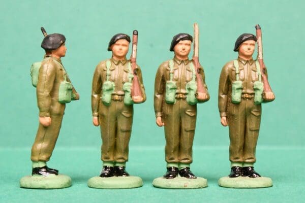 Herald Khaki Infantry at Attention - Early FIXED Arm - Image 3