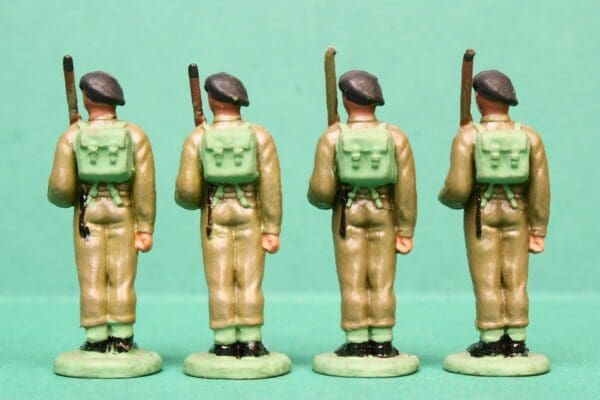 Herald Khaki Infantry at Attention - Early FIXED Arm - Image 4
