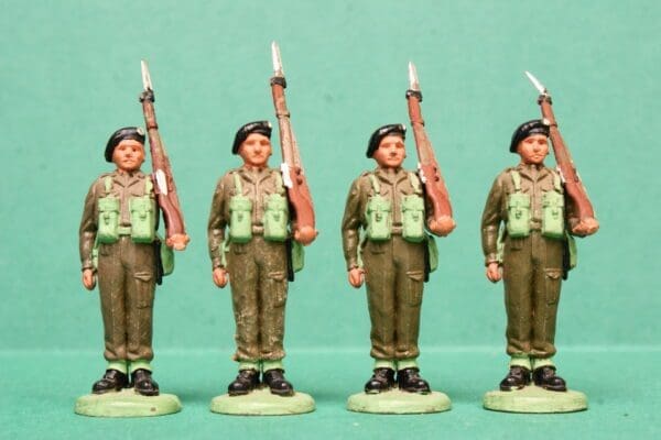 Herald Khaki Infantry at Attention - Loose Set