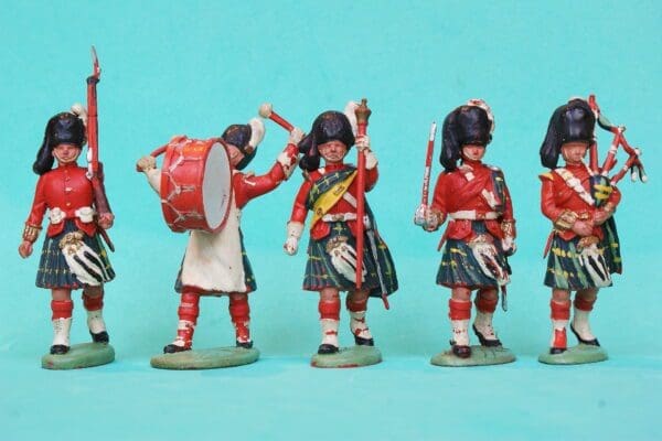 SOLD Herald Gordon Highlanders - Group of 5 Figures