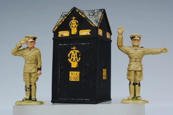 Kentoys Mega Rare AA Box plus 2 Patrolmen