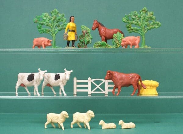 Speedwell Farm Models Collection Milkmaid - YELLOW Plastic - Image 3