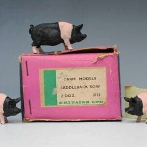 SOLD Herald Saddleback Sow - FULL Trade Box!