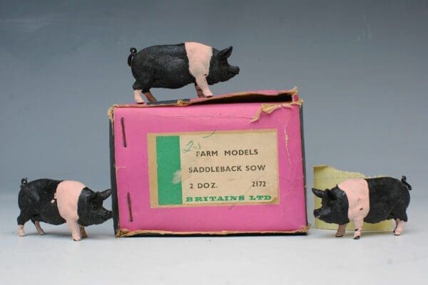 SOLD Herald Saddleback Sow - FULL Trade Box!