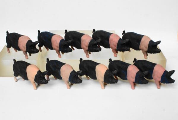 NEW! Herald Saddleback Sow - New-Old Stock! - Image 5