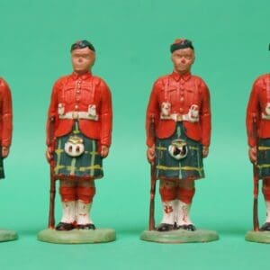 SOLD Herald Highlanders at Attention - Loose Set of 4