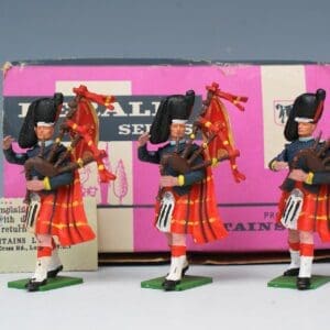 Britains "Eyes Right" Scots Guards Highland Pipers - Mint!