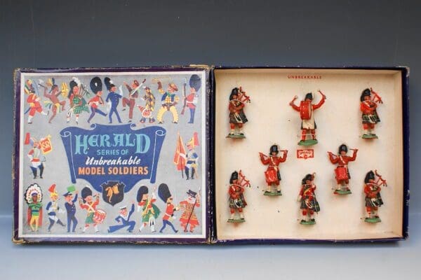 SOLD Herald Gordon Highlanders - 8-Piece Box Set
