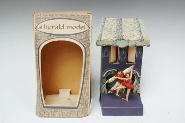 Herald Ballet Dancers Display House