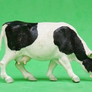 SOLD Britains PVC Plastic Cow Feeding - Superb!