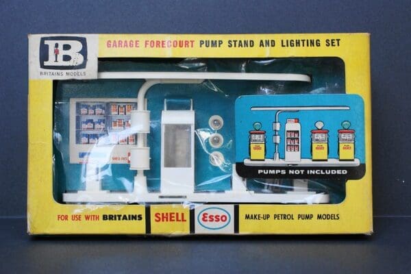 Britains Garage Models Pump Stand & Lighting Set Boxed