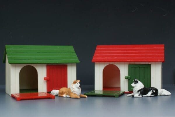 SOLD Britains Dog Kennels Livestock Buildings