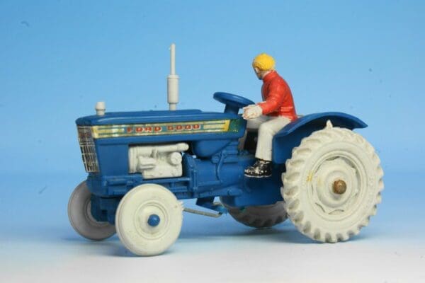 SOLD Mini-set Ford '5000' Farm Tractor, Assembled, boxed - Image 4