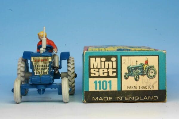 SOLD Mini-set Ford '5000' Farm Tractor, Assembled, boxed - Image 3