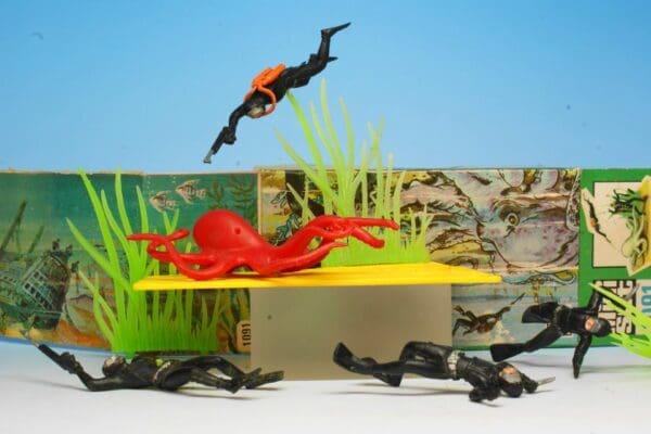 SOLD Mini-set Frogmen & Octopus Scenic Model, Boxed