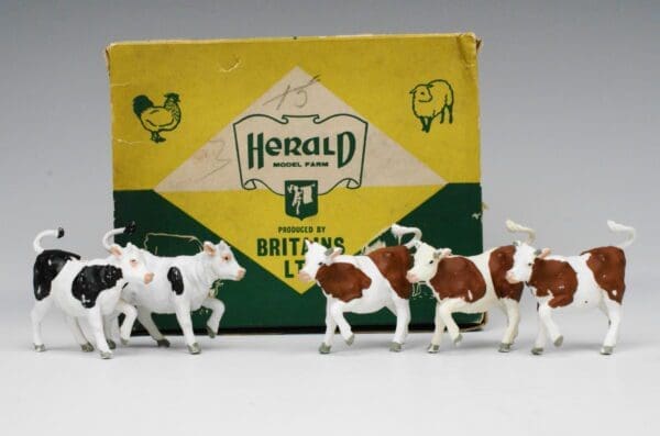SOLD Herald Heifer Calf in Early Model Farm Trade Box - Image 3