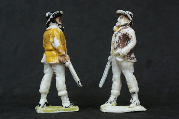 NEW! Cherilea 60mm Scarce Early Friesian Cows & Farmers - Image 5