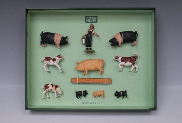 SOLD Herald Farm Box Set 11 Pieces