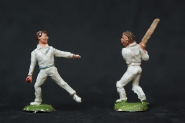 Gemodels 45mm Sportsmen Cricketers - Matching Pair!