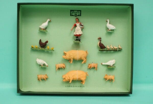 SOLD Herald Farm Box Set 13 Pieces