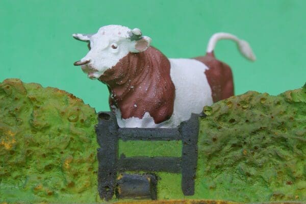 Britains Polythene Plastic Bull - Later CARAMEL Markings - Image 4