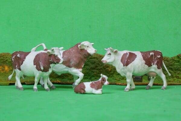 NEW! Britains Bull, Cows & Calf - CARAMEL Markings