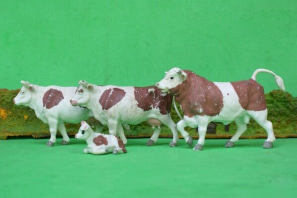 NEW! Britains Bull, Cows & Calf - CARAMEL Markings - Image 3