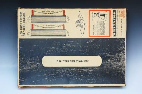 SOLD Britains Garage Forecourt Shell Presentation Set - Image 3