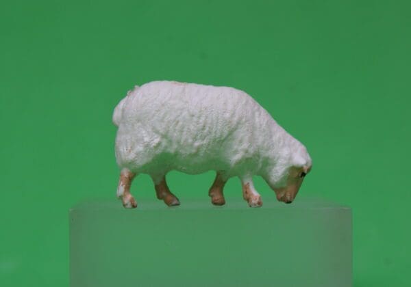 SOLD Britains Lead Mould WHITE Sheep Feeding - RARE!