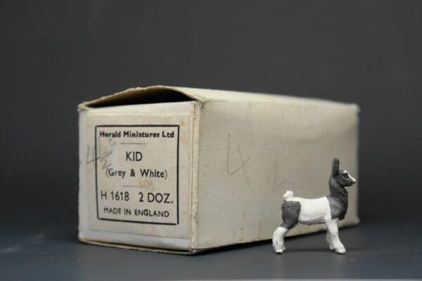 SOLD Herald Kid (Grey & White) RARE 1958 Trade Box
