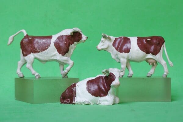 Britains PVC Plastic Bull & Cows - Ayrshire Breed