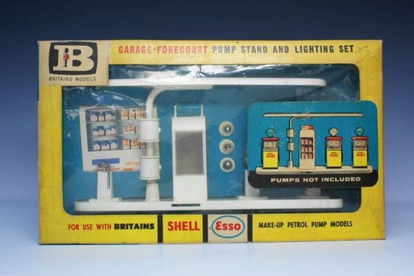 SOLD Britains Pump Stand & Lighting Set Boxed