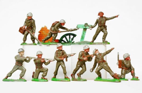 SOLD Hilco 'War Game' Matching Set + Mortar Alley